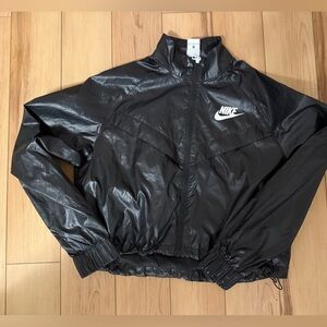 Cropped Nike Windbreaker